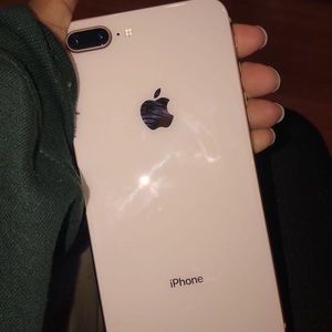 𝗜𝗽𝗵𝗼𝗻𝗲 8 𝗽𝗹𝘂𝘀